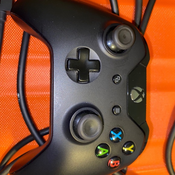 Xbox One (500GB) - Picture 9 of 10